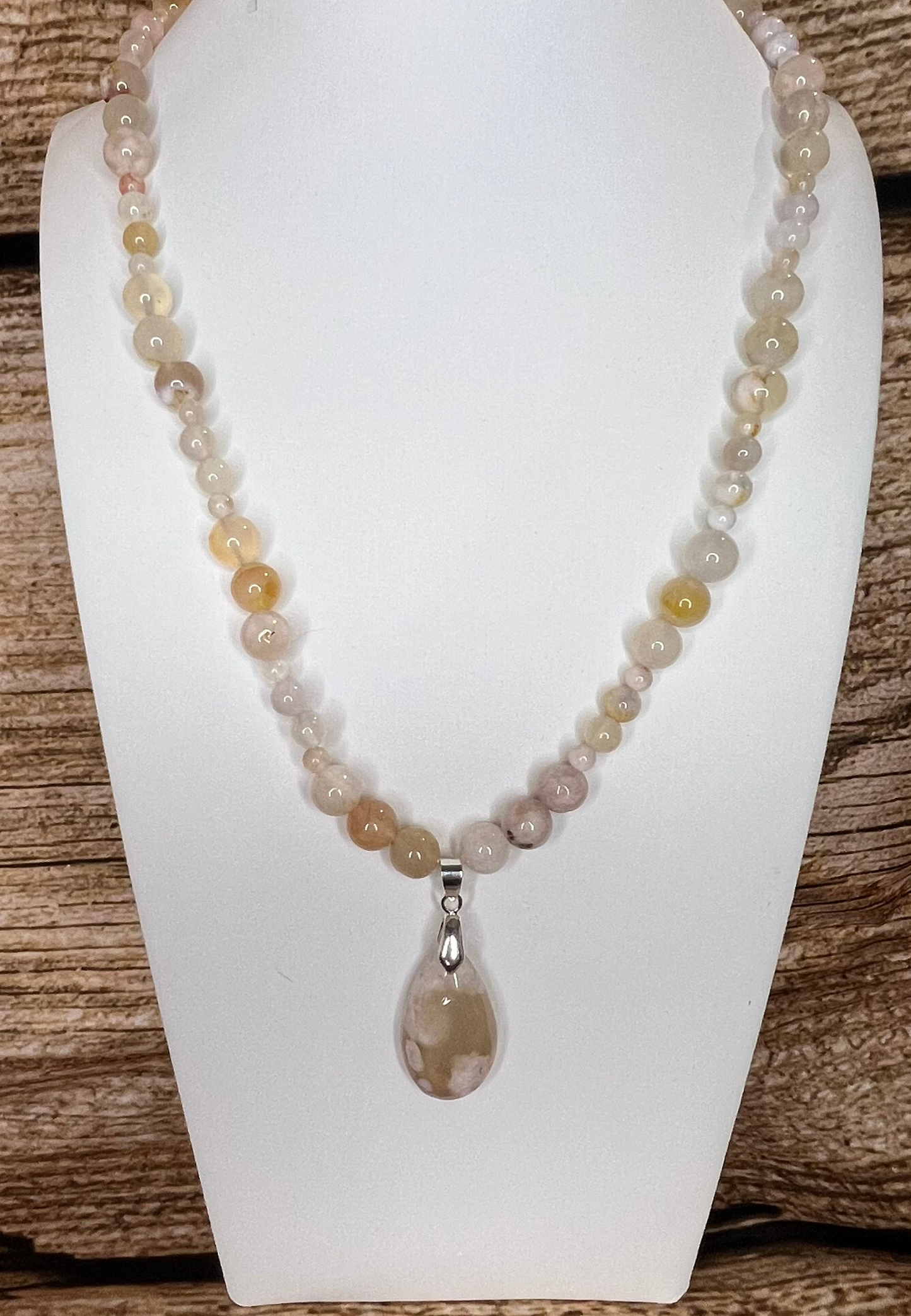 Splendid Sakura Agate Necklace with Pendant
